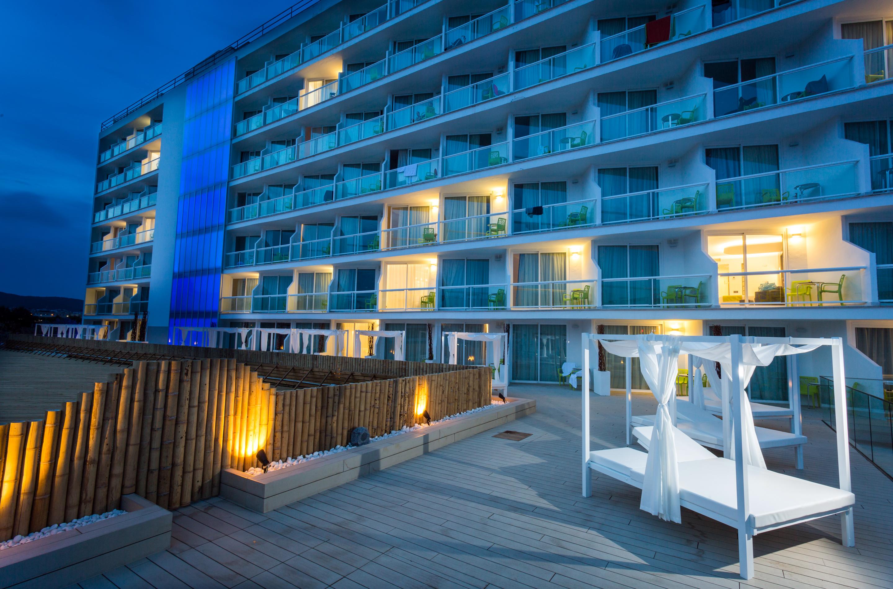 The Ibiza Twiins - 4* Sup Hotel Playa d'en Bossa Bagian luar foto