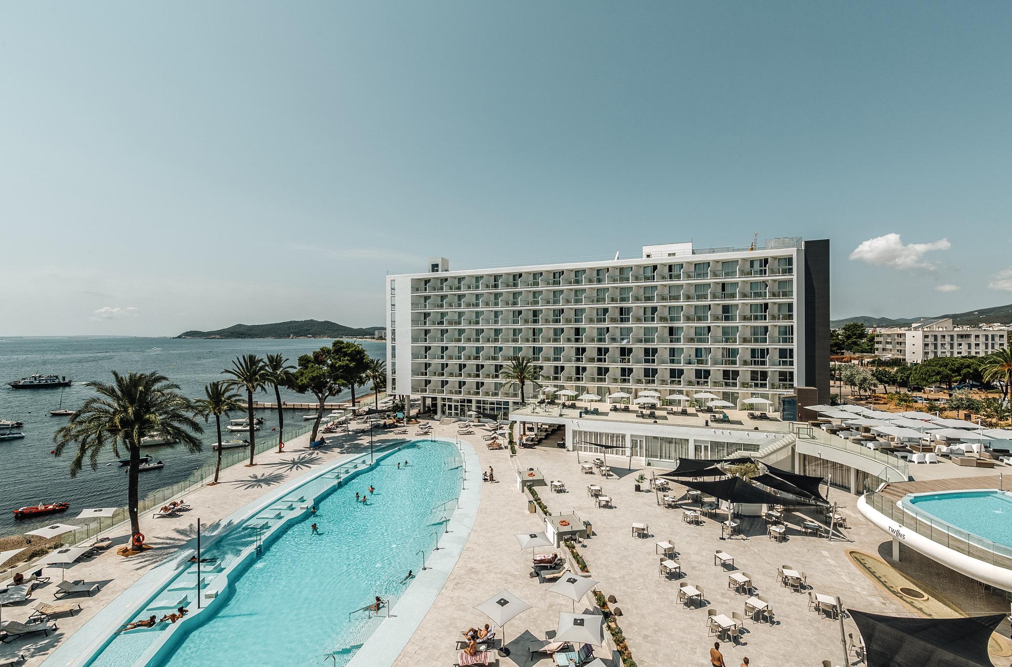 The Ibiza Twiins - 4* Sup Hotel Playa d'en Bossa Bagian luar foto
