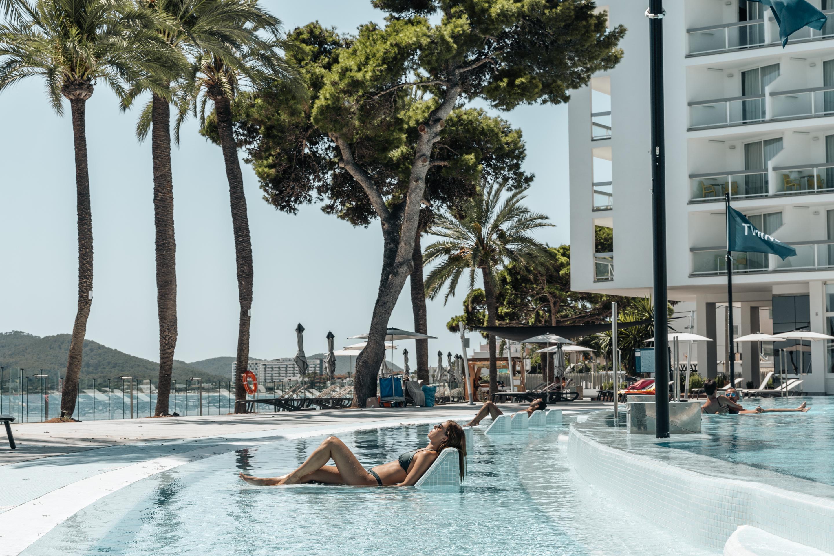 The Ibiza Twiins - 4* Sup Hotel Playa d'en Bossa Bagian luar foto