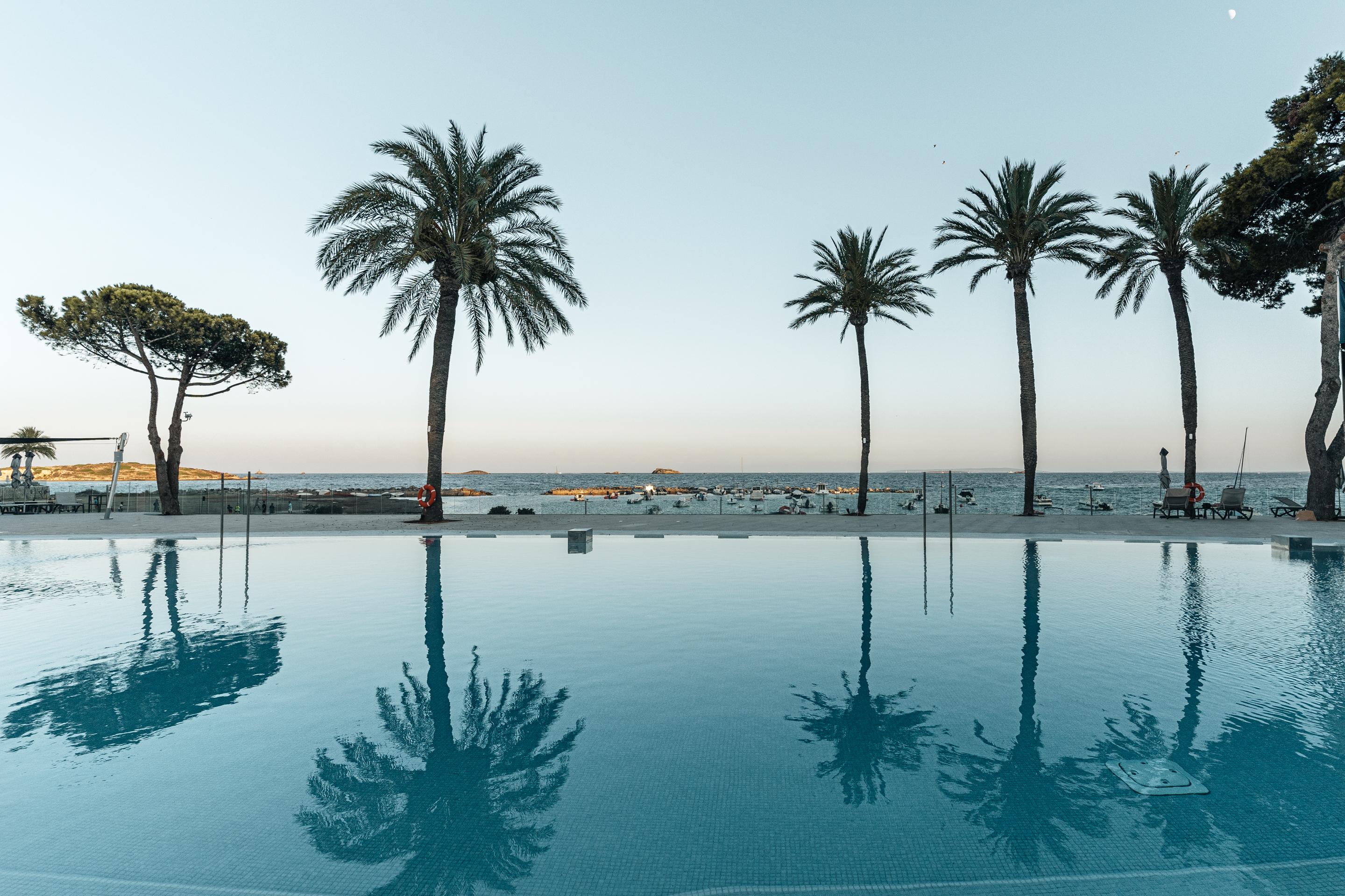 The Ibiza Twiins - 4* Sup Hotel Playa d'en Bossa Bagian luar foto
