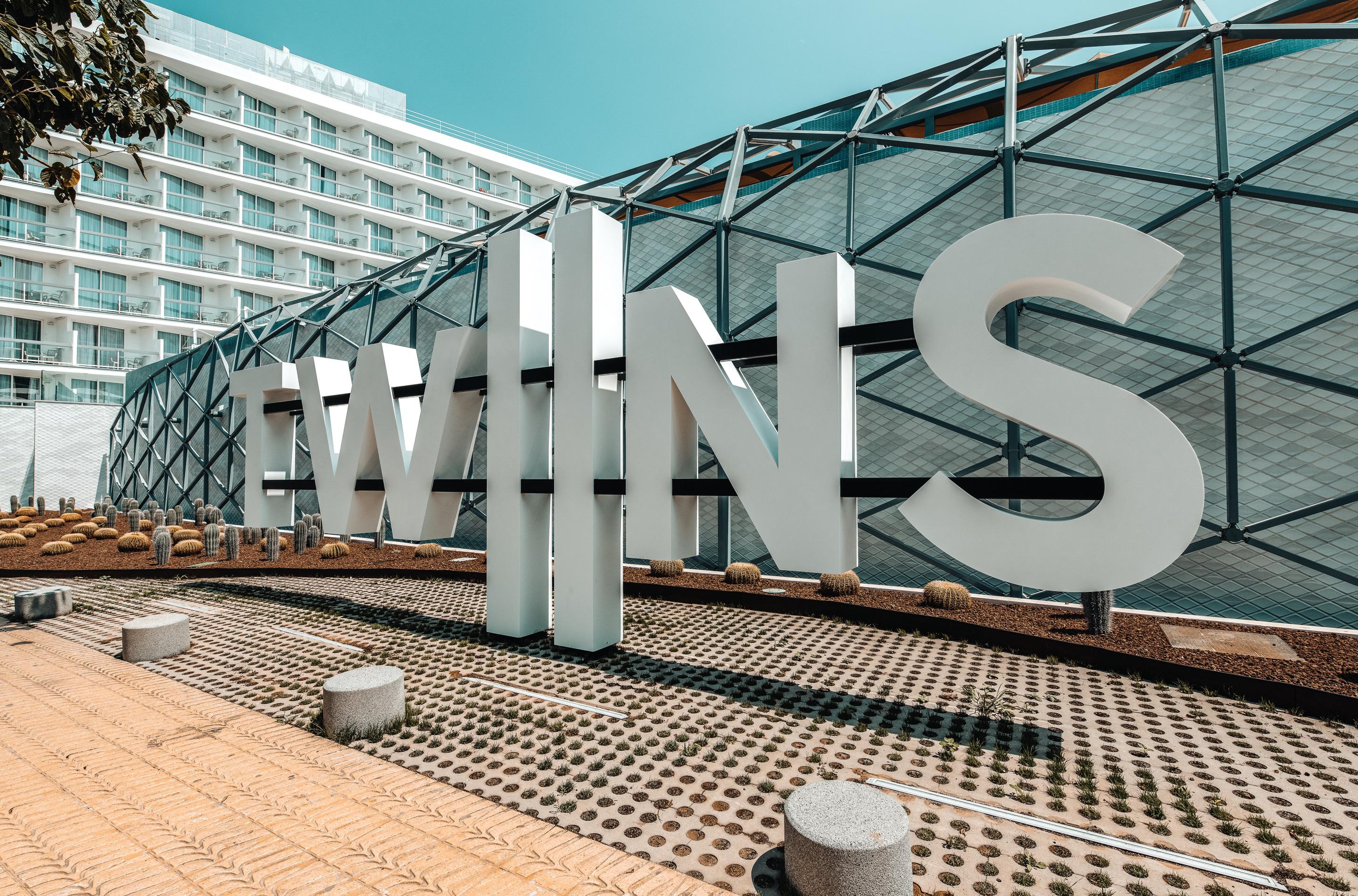 The Ibiza Twiins - 4* Sup Hotel Playa d'en Bossa Bagian luar foto