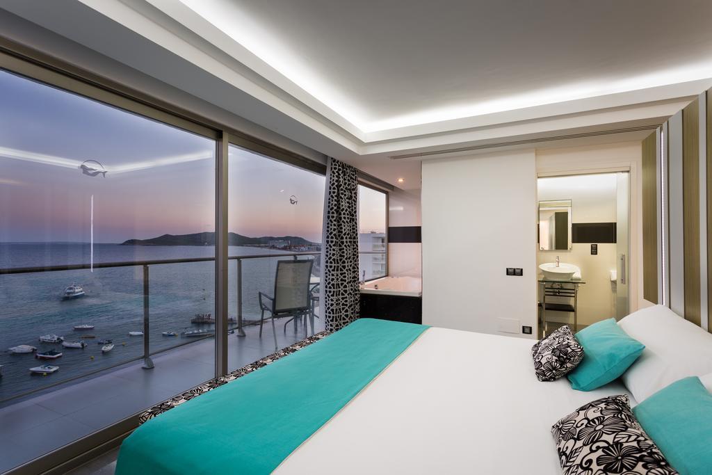 The Ibiza Twiins - 4* Sup Hotel Playa d'en Bossa Bagian luar foto
